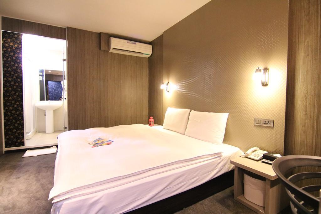 Ximen 101 - S Hotel Taipei Exterior photo